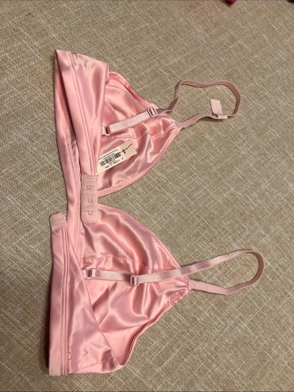Victoria's Secret tease Bralettes - Picture 7 of 11